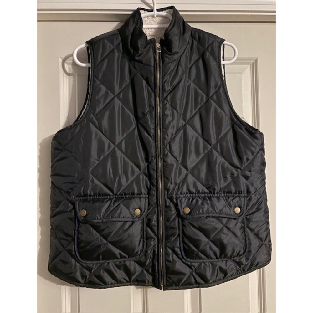 Mud Pie black quilted vest, lined, women's size Large